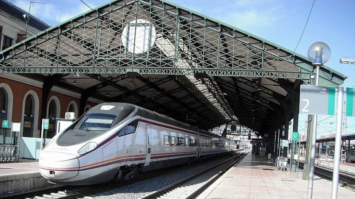 Tren Avant en la estación de León.- ICAL