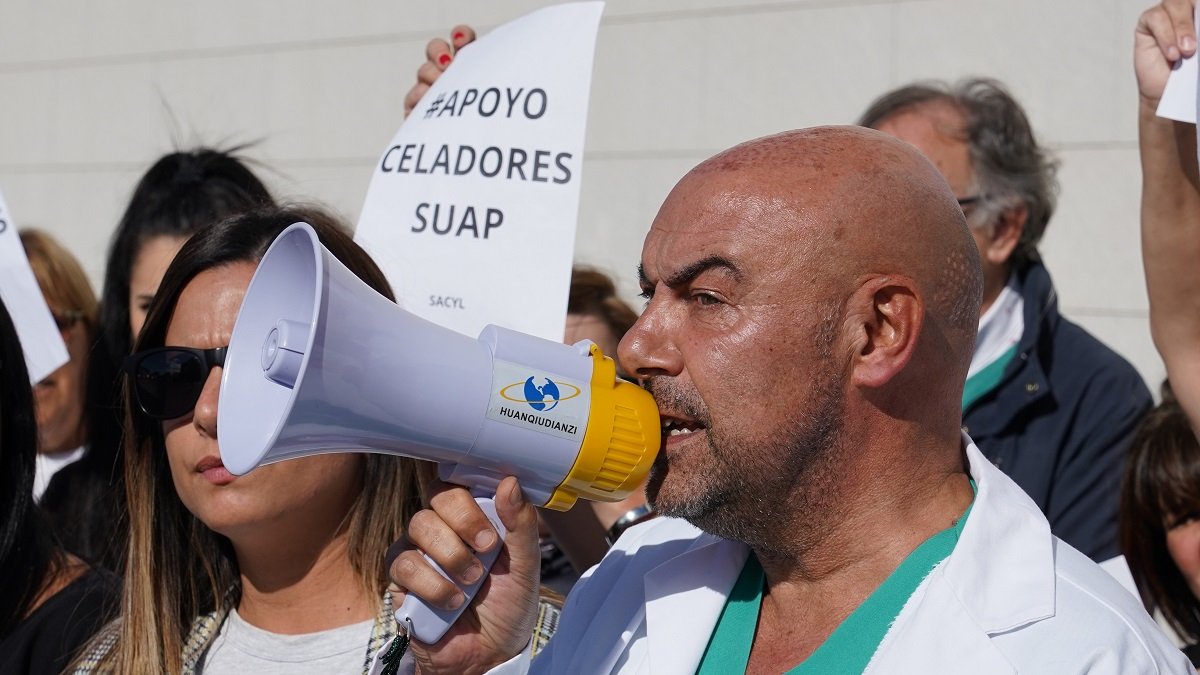 Víctor Pérez, uno de los celadores en huelga de hambre.- ICAL