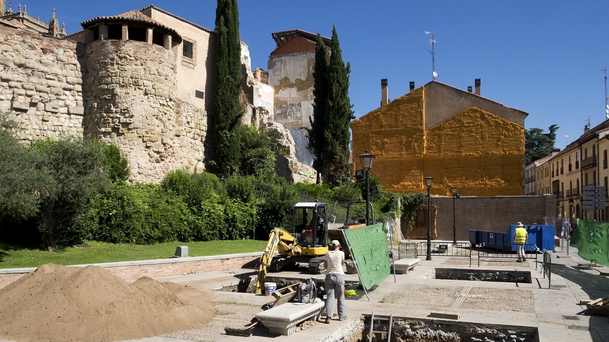 Aparecen restos arqueológicos romanos y medievales en las obras de la calle San Pablo en Salamanca.- ICAL