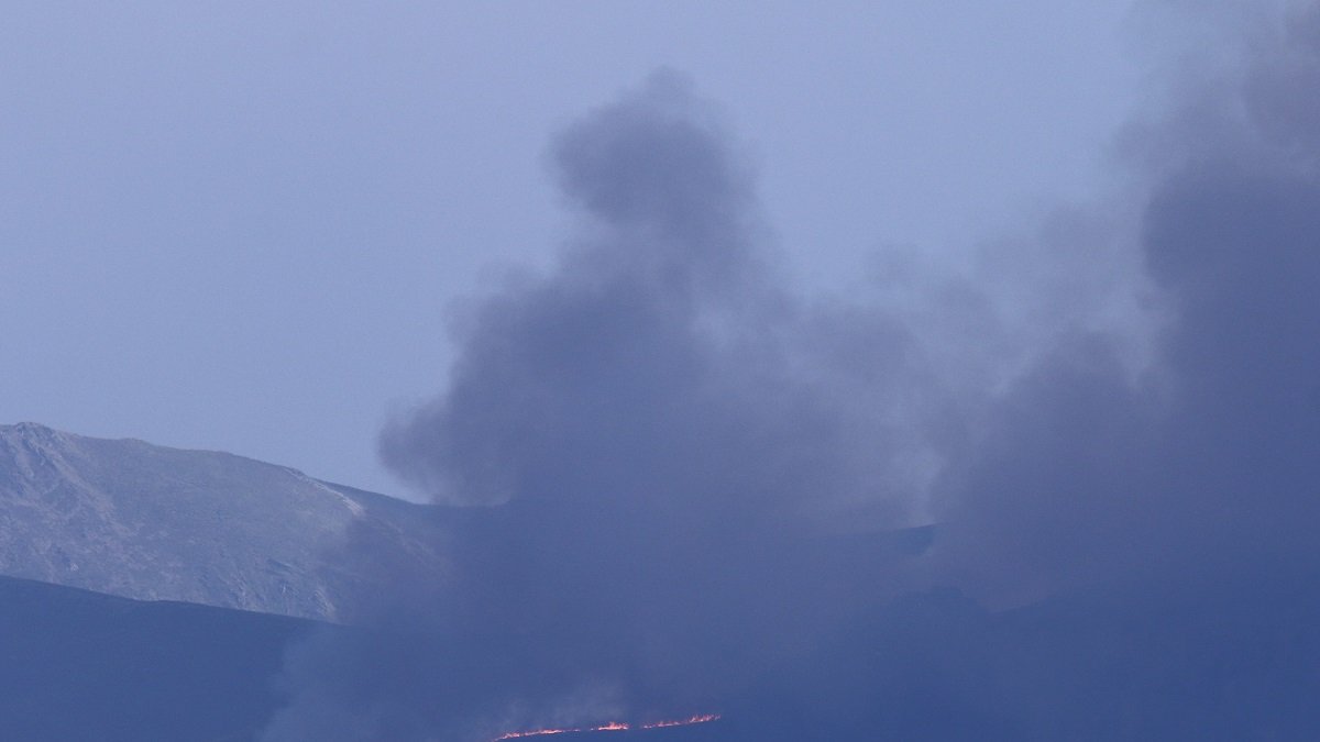 Incendio en el monte Aquiana, León.- Ical