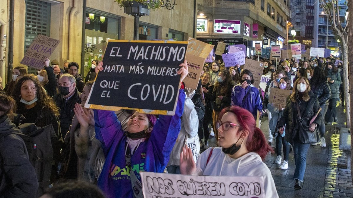 Miles de personas se manifiestan en Salamanca por el Día Internacional de la Mujer. - ICAL