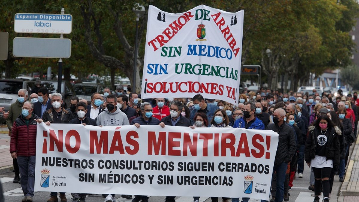 Manifestación en Ponferrada por el cierre de los consultorios médicos. - ICAL