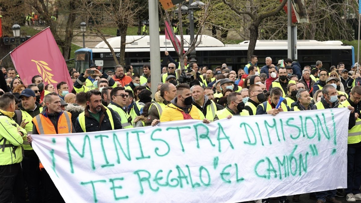 Manifestación de la Plataforma en Defensa del Transporte este viernes en Madrid. ICAL