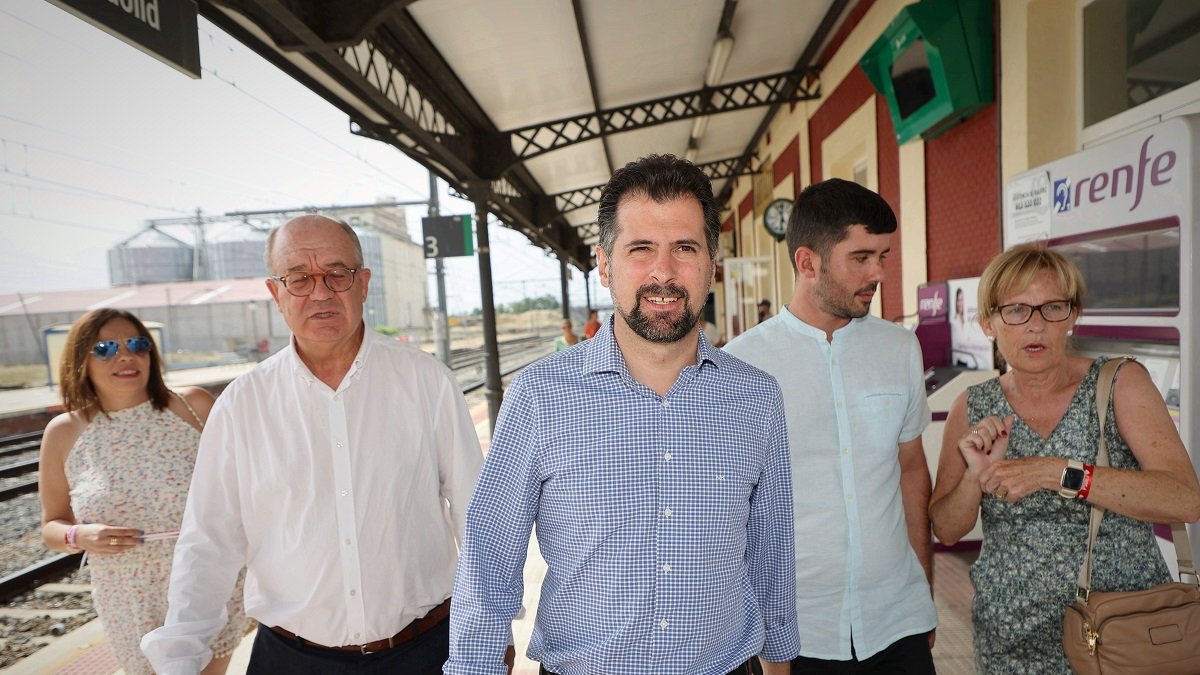 El secretario general del PSOECyL, Luis Tudanca, y el secretario general del PSOE de Ávila y candidato al Senado, Jesús Caro, en una imagen de archivo. -ICAL