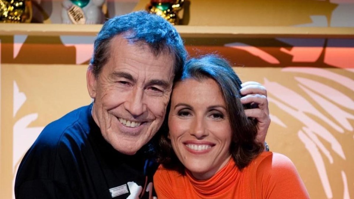 Ayanta Barili junto a su padre, Fernando Sánchez Dragó. AYANTA BARILI