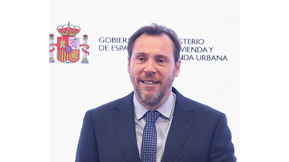 Óscar Puente recibe la cartera del Ministerio de Transportes y Movilidad Sostenible. ICAL