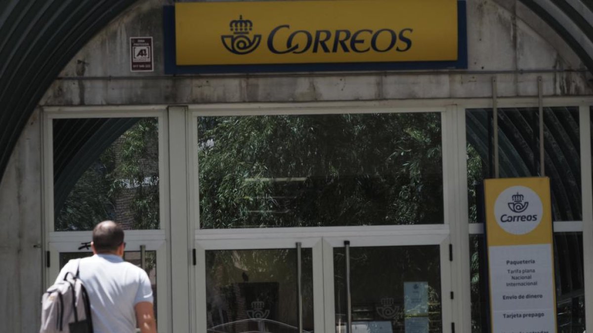 Oficina de Correos en Valladolid en una imagen de archivo.-PHOTOGENIC