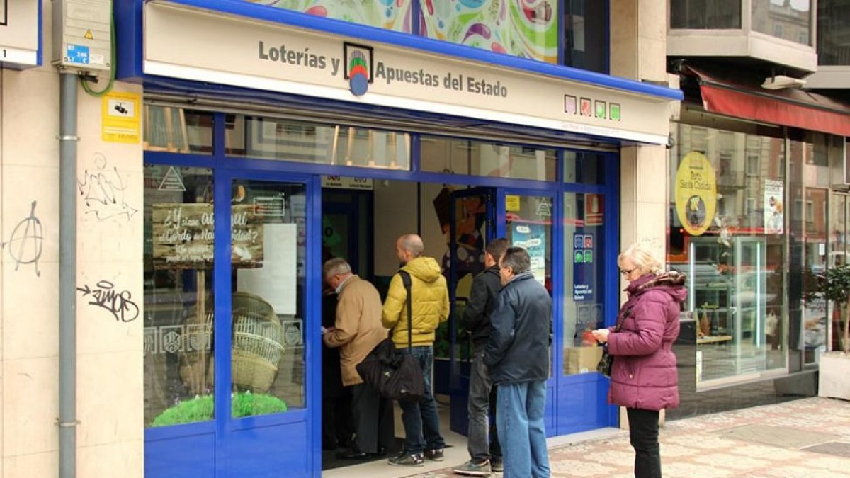 Imagen de archivo de una administración de lotería en Burgos. -E.M