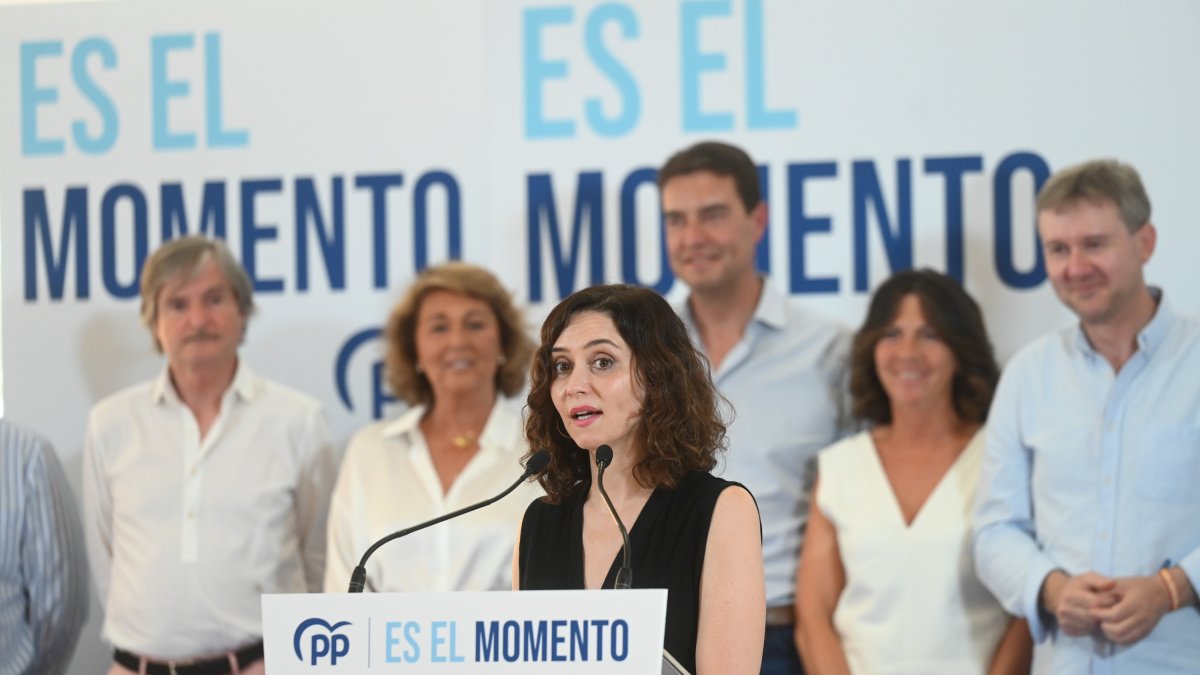 La presidenta de la Comunidad y del PP de Madrid, Isabel Díaz Ayuso, participa en un almuerzo informativo. ICAL