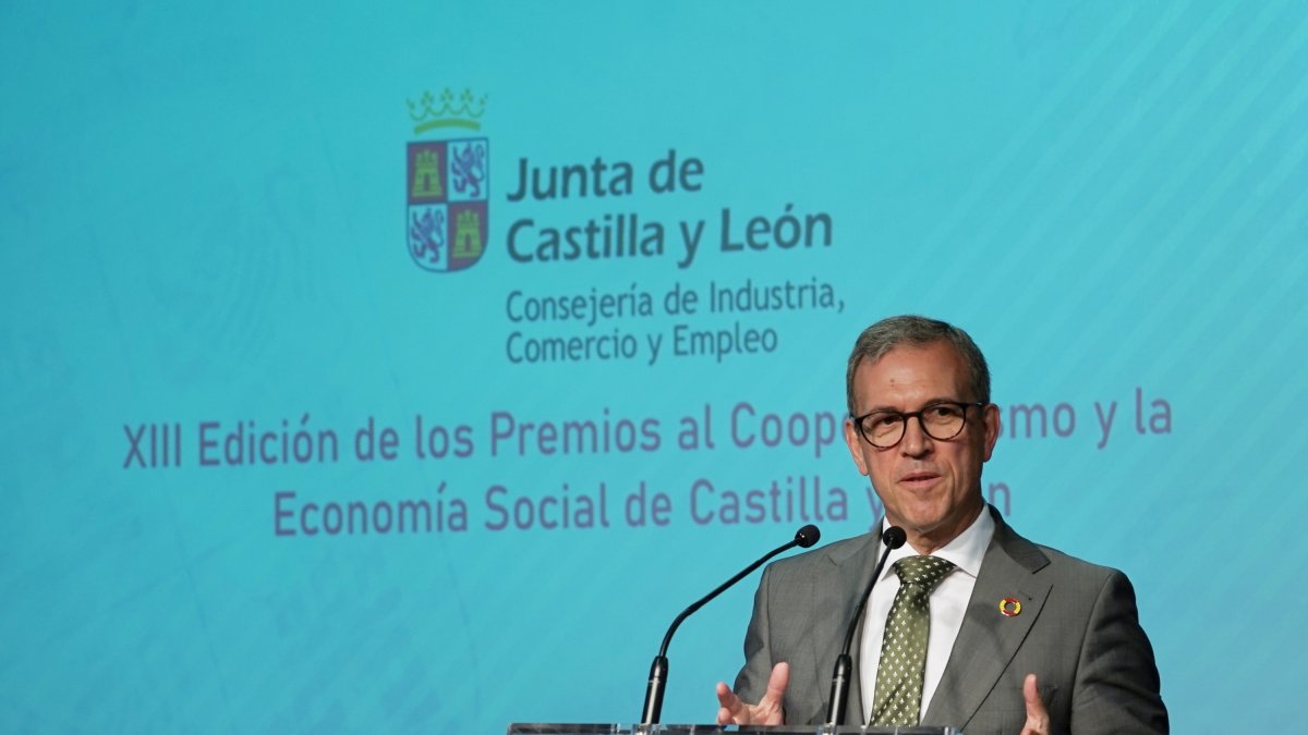 El consejero de Industria, Comercio y Empleo, Mariano Veganzones, preside la entrega de los XIII Premios de Economía Social y Cooperativismo de Castilla y León. -ICAL