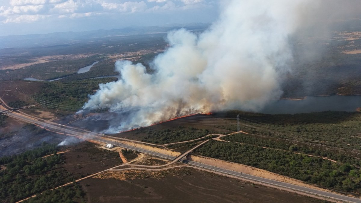 Incendio de nivel 2 en Val de Santa María, Zamora. Twitter: @naturalezacyl