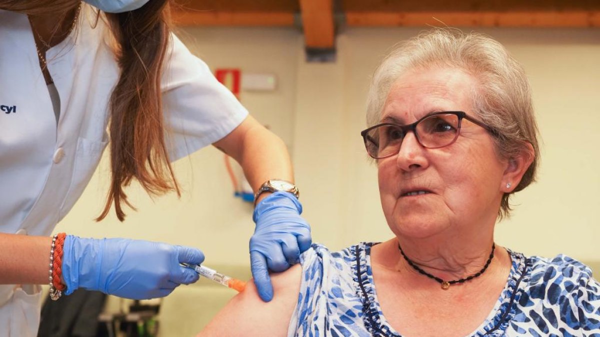 Campaña de vacunación de la cuarta dosis del Covid y de la gripe. PHOTOGENIC