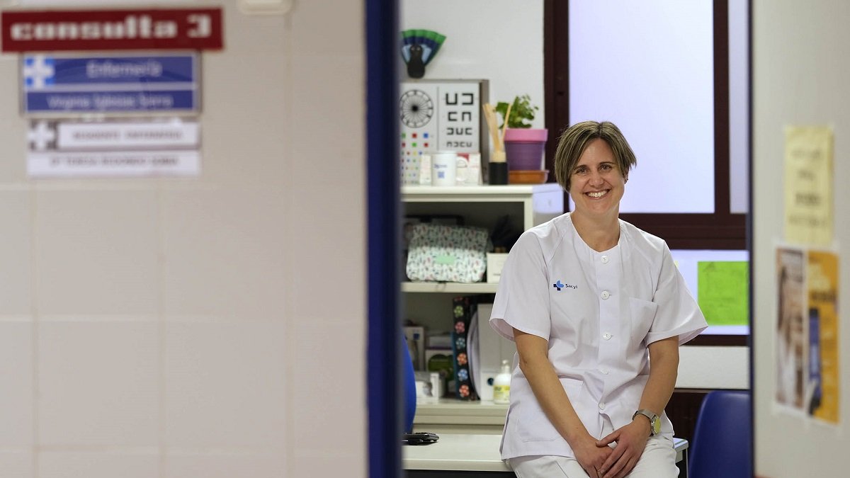 La enfermera Virginia Iglesias Sierra en las instalaciones del Hospital de Salamanca. -ENRIQUE CARRASCAL