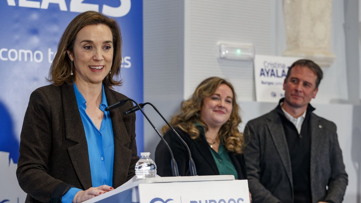 Cuca Gamarra, secretaria general del PP, en la presentación de Cristina Ayala como candidata a la Alcaldía de Burgos. ICAL