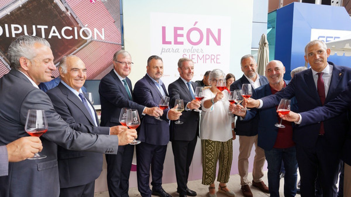 El presidente de las Cortes, Carlos Pollán, participa en la 65 Feria Internacional de Muestras de Asturias, que pone en valor la cultura y la gastronomía de León.- Ical