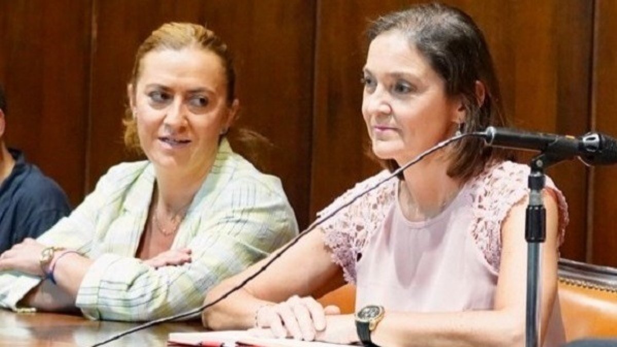 Virginia Barcones y Reyes Maroto, en la reunión del Ministerio en la que se cerró el plan de viabilidad de Siro en junio de 2022.-E. M.