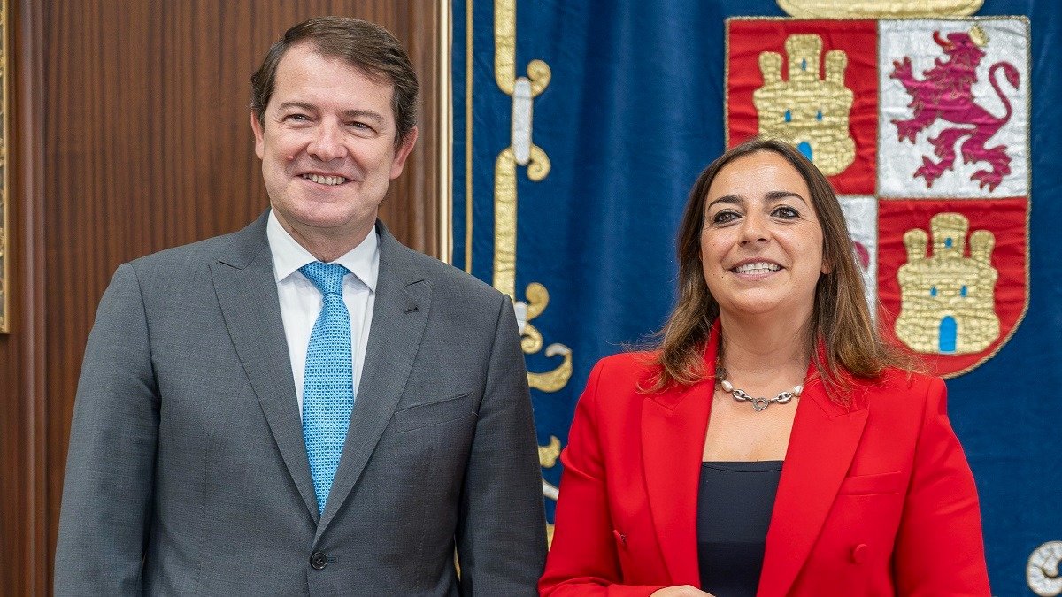 El presidente de la Junta de Castilla y León, Alfonso Fernández Mañueco, se reúne con la alcaldesa de Palencia, Miriam Andrés. -ICAL