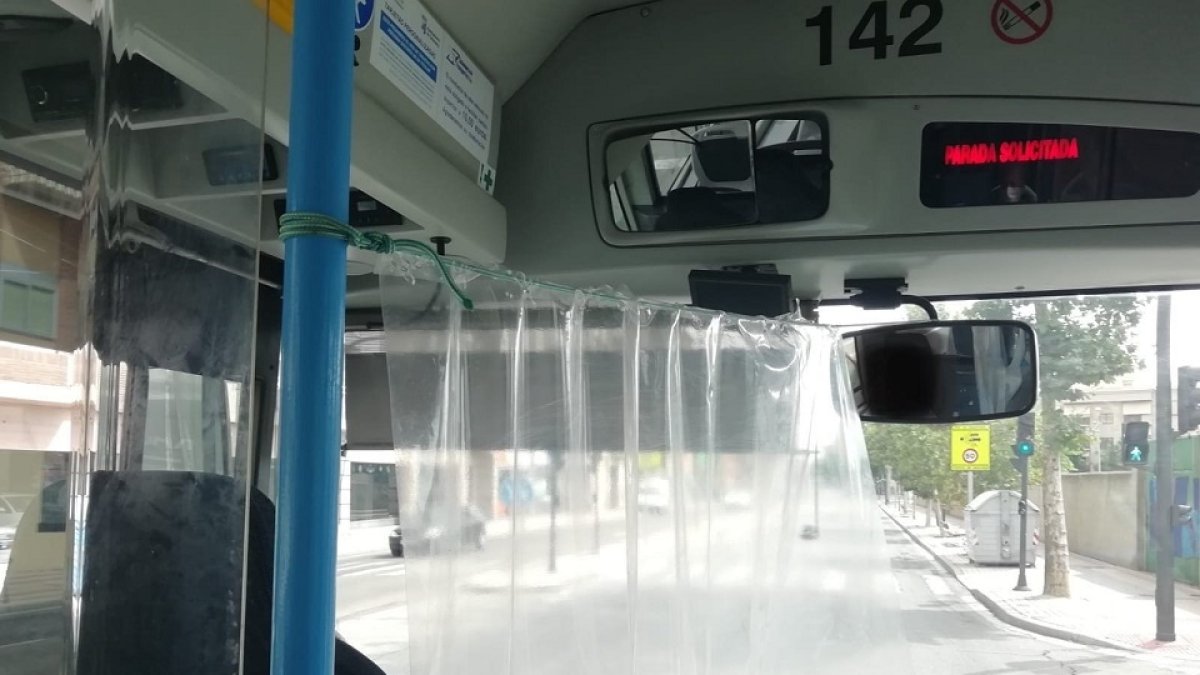 Plástico en un autobús urbano de Salamanca - PSOE SALAMANCA