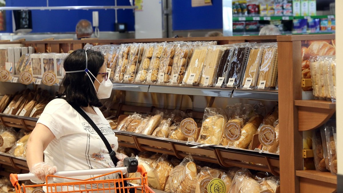El pan es uno de los alimentos básicos que rebajarán el IVA y que tendrá su impacto en las arcas de Castilla y León.- ICAL