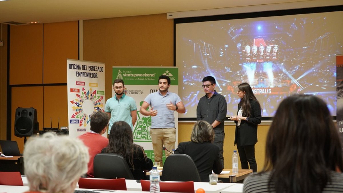 Presentación de la iniciativa PulpoZone en el programa para emprendedores Startup Weekend Burgos.- EL MUNDO