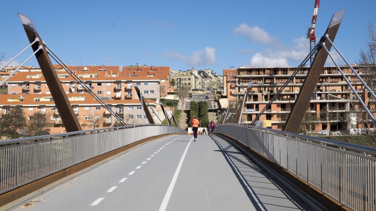 Pasarela peatonal en el barrio de Huerta Otea.- ICAL