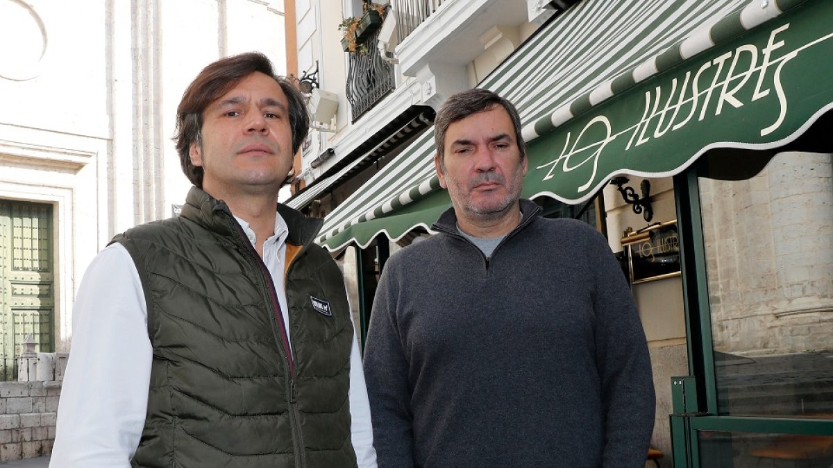 Alberto y Santiago, dueños del restaurante Los Ilustres en Valladolid.- PHOTOGENIC