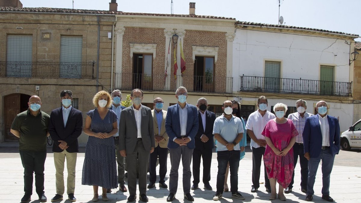 El delegado del Gobierno en Castilla y León, Javier Izquierdo, se reúne con los subdelegados de las nueve provincias de la región en la localidad zamorana de Fuentesaúco. ICAL