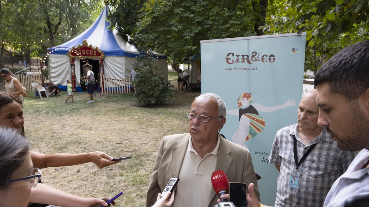 El consejero de Cultura, Turismo y Deporte, Gonzalo Santonja, asiste a diversos espectáculos del XI Festival Internacional de Circo de Castilla y León. ICAL