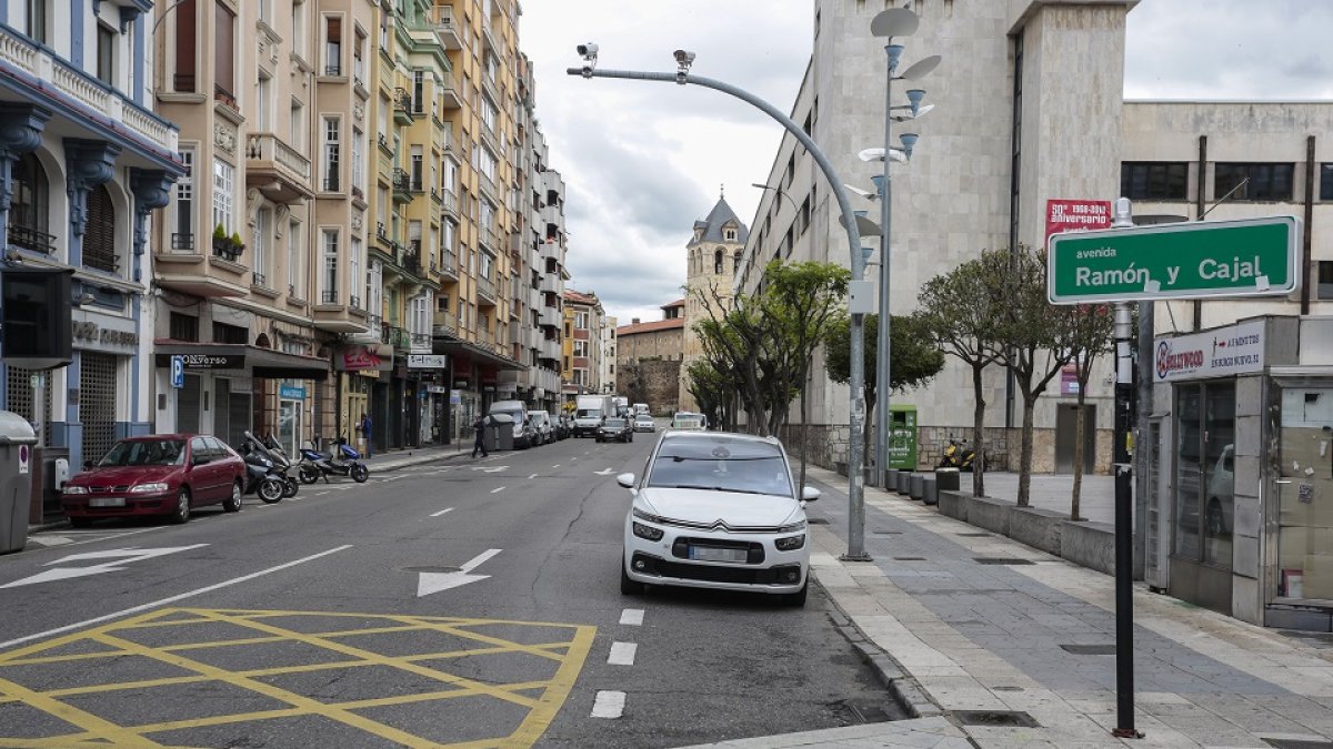 La avenida Ramón y Cajal de León, se peatonalizará los sábados por la tarde y domingos durante la duración del estado de alarma. -ICAL