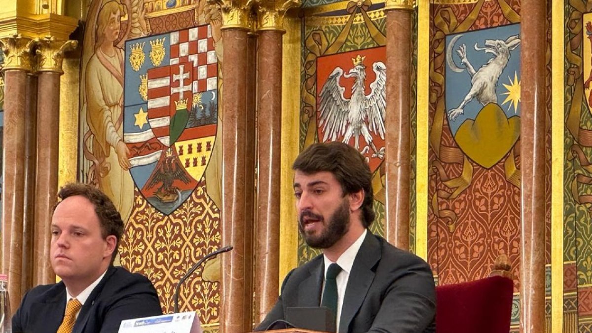 El vicepresidente de la Junta, Juan García-Gallardo, durante una intervención en el Parlamento de Hungría en una imagen de archivo.