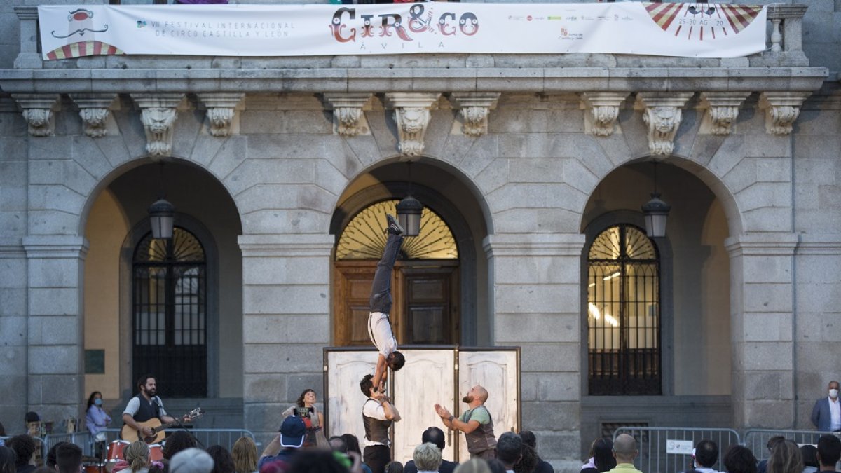Espectáculo ‘Emportats’ de La Trócola Circ, dentro de la programación del VIII Festival Internacional de Circo de Castilla y León, Cir&co. - ICAL