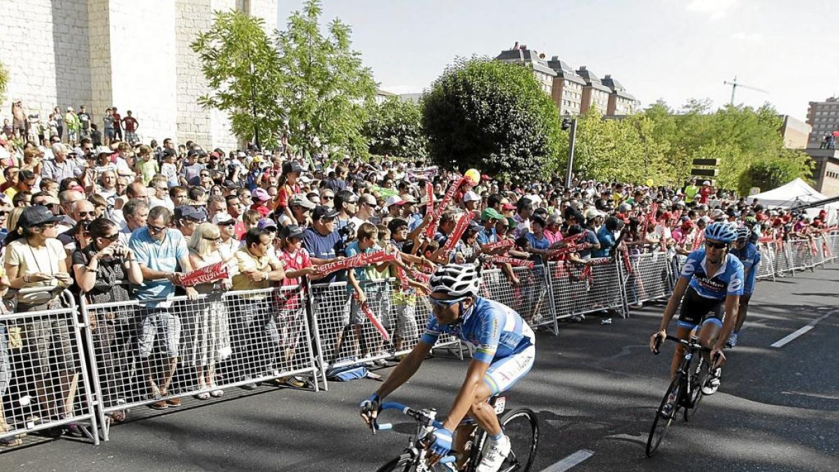 Vuelta ciclista a su paso por Valladolid en el año 2012.- J. M. LOSTAU