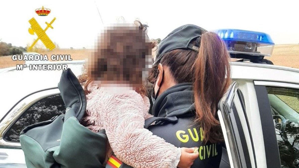 La Guardia Civil localiza a la niña de dos años.- ICAL