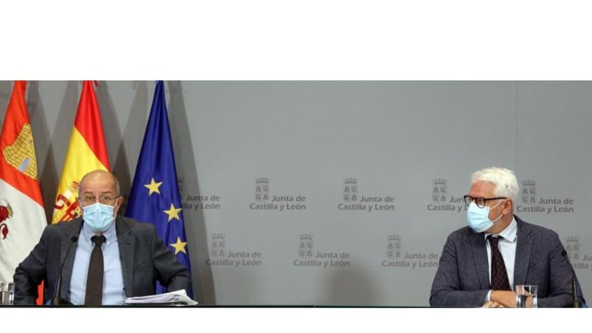Francisco Igea y Joaquín Meseguer, tras el Consejo de Gobierno en el que se aprobaba la nueva ley de transparencia, el pasado mes de octubre. ICAL