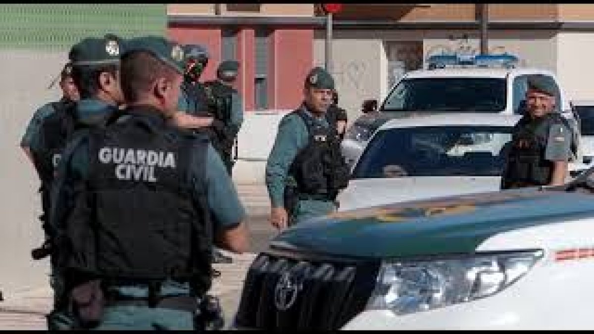 Despliegue de la Guardia Civil para reducir y detener al asesino de Santovenia en Valladolid. - PH
