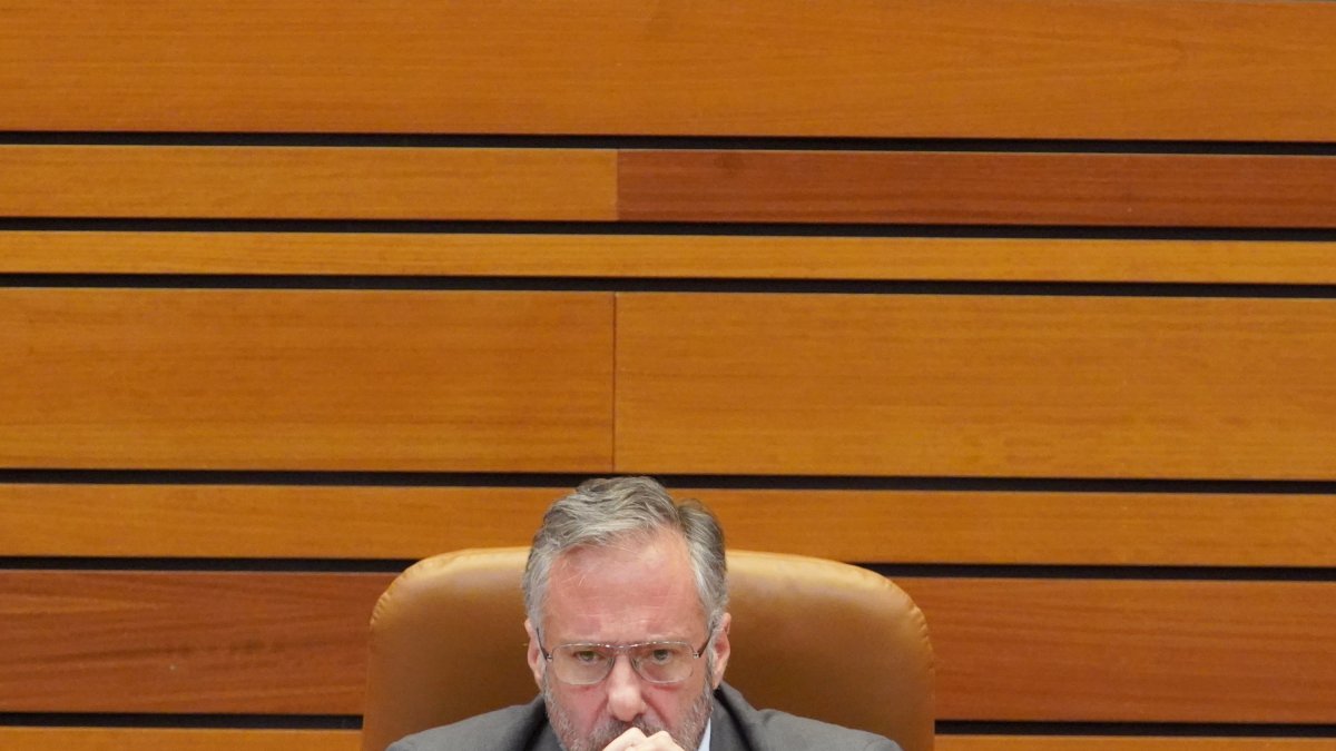 El presidente de las Cortes Carlos Pollán durante un Pleno de las Cortes. ICAL