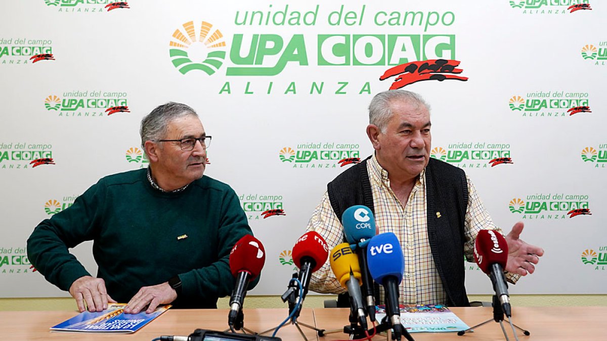 Los coordinadores de la Alianza UPA-Coag en Castilla y León, Lorenzo Rivera y Aurelio González, presentan el balance del año 2023. ICAL