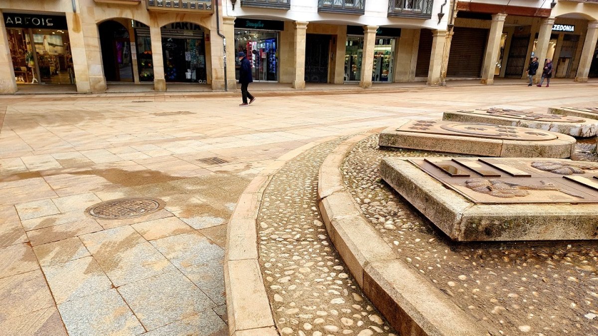 Restos de calima depositados sobre las calles de Soria.- ICAL