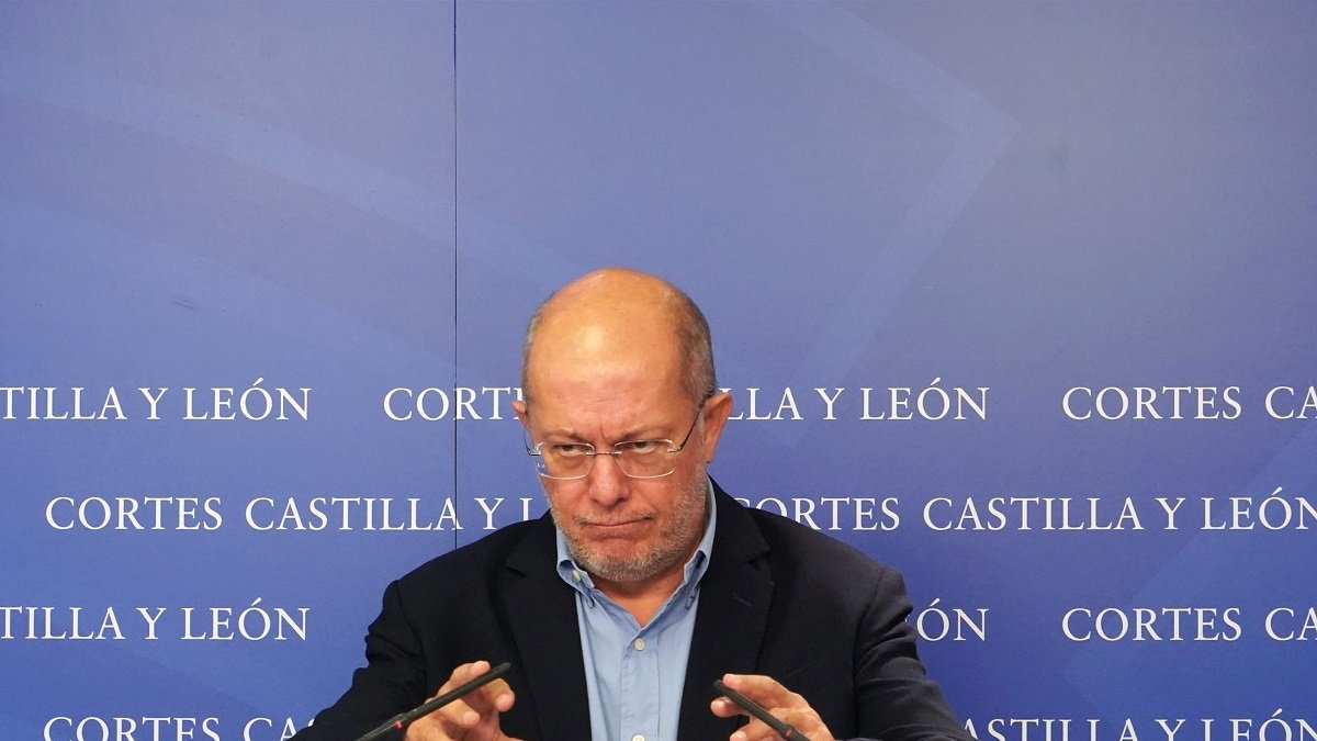 El procurador de Ciudadanos, Francisco Igea, durante la rueda de prensa en la que pidió la dimisión de Pollán.- ICAL