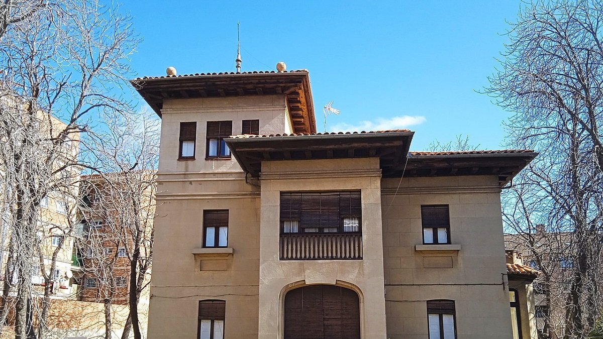 Chalet Villa Estrella en el Paseo Ezequiel González de Segovia. - GOOGLE