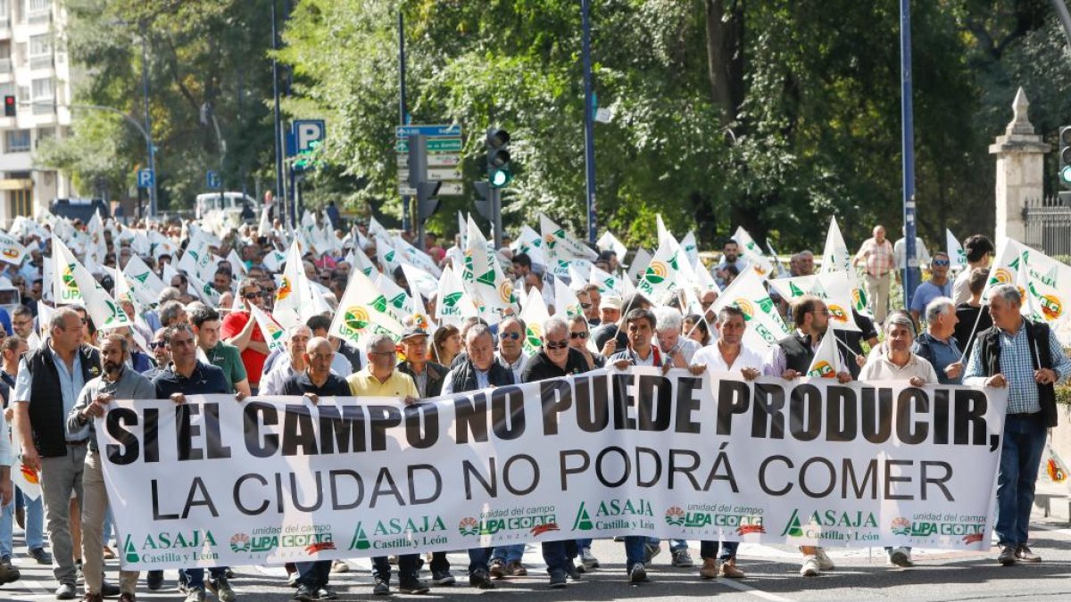 Manifestación de las OPAs en Valladolid por la subida de los costes.- J. M. LOSTAU