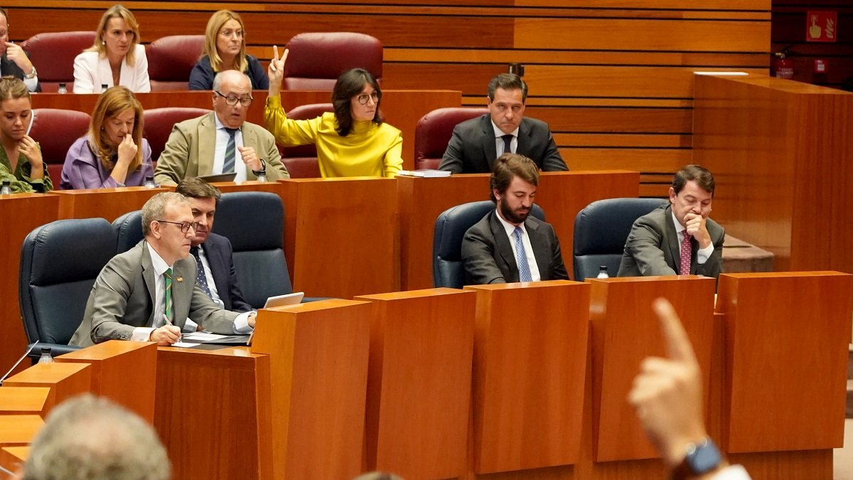 Votación en la segunda sesión del pleno de las Cortes.- ICAL