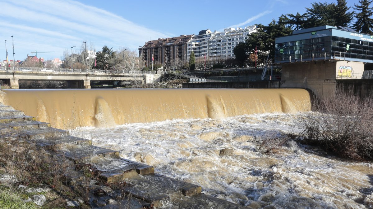 Los ríos Bernesga, Omaña, Porma, en León; y el Negro y Castrón, en Zamora se encuentran en nivel de alerta desde la mañana del lunes 2 de enero, según informó la Cuenca Hidrográfica del Duero (CHD). Su estado actual es causa de las últimas precipitaciones registradas en las dos provincias de Castilla y León.