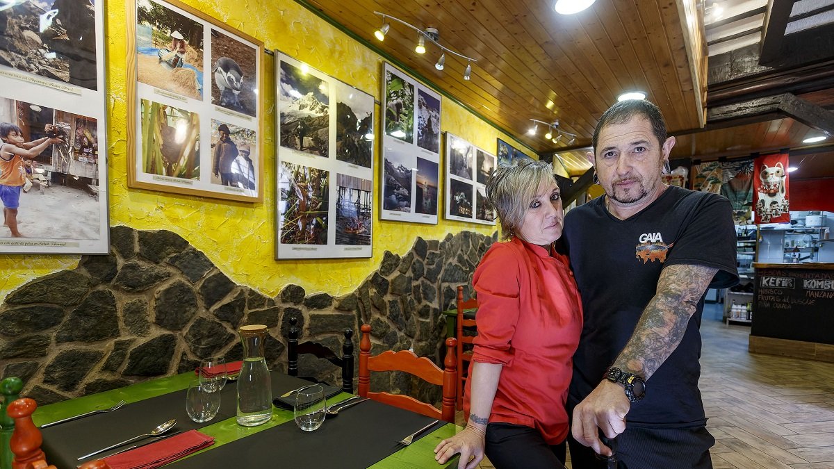 Marisol Alonso y Miguel Navarro, en el restaurante de sus amores. - SANTI OTERO