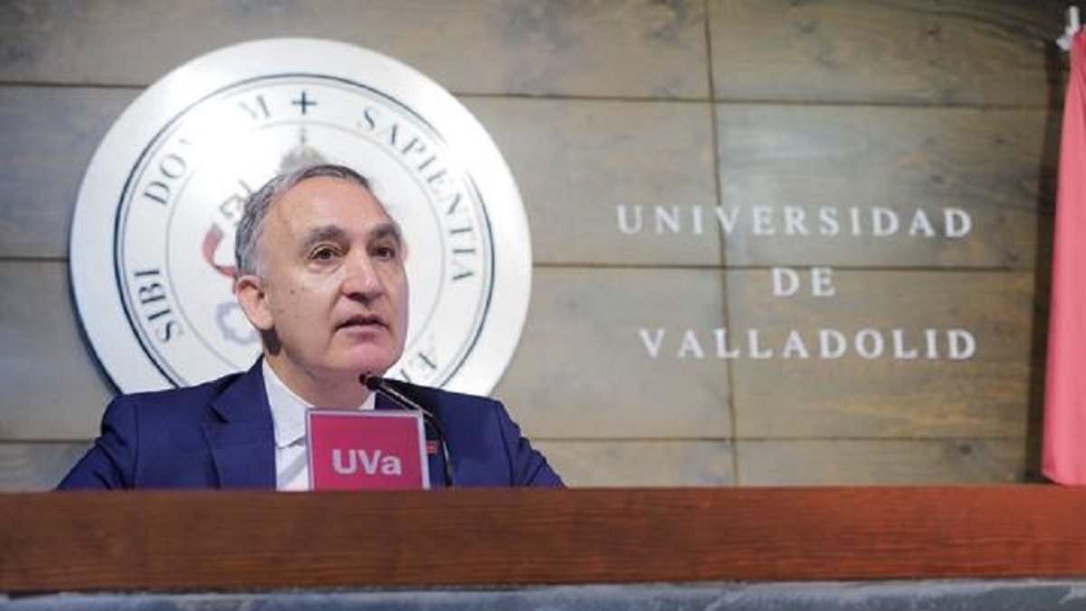 El rector de la Universidad de Valladolid, Antonio Largo, presenta las novedades que incorpora la UVa para el próximo curso 2020-2021. - ICAL