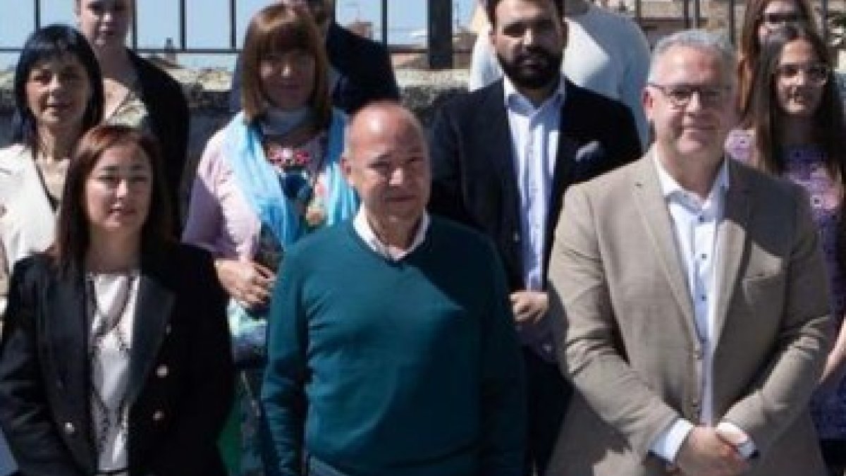 María Teresa Gago, ex procuradora de Ciudadanos, José María Barrios, presidente del PP en Zamora, y José María Prada, candidato del PP a la alcaldía en Zamora. -ICAL