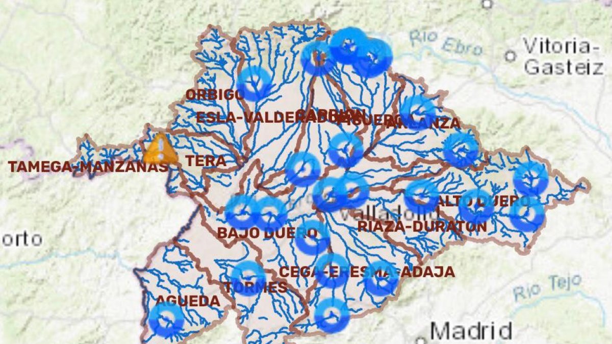 Las lluvias de los últimos días sitúan en alerta naranja al río Tera a su paso por Puebla de Sanabria, por incremento de caudales. -CHD
