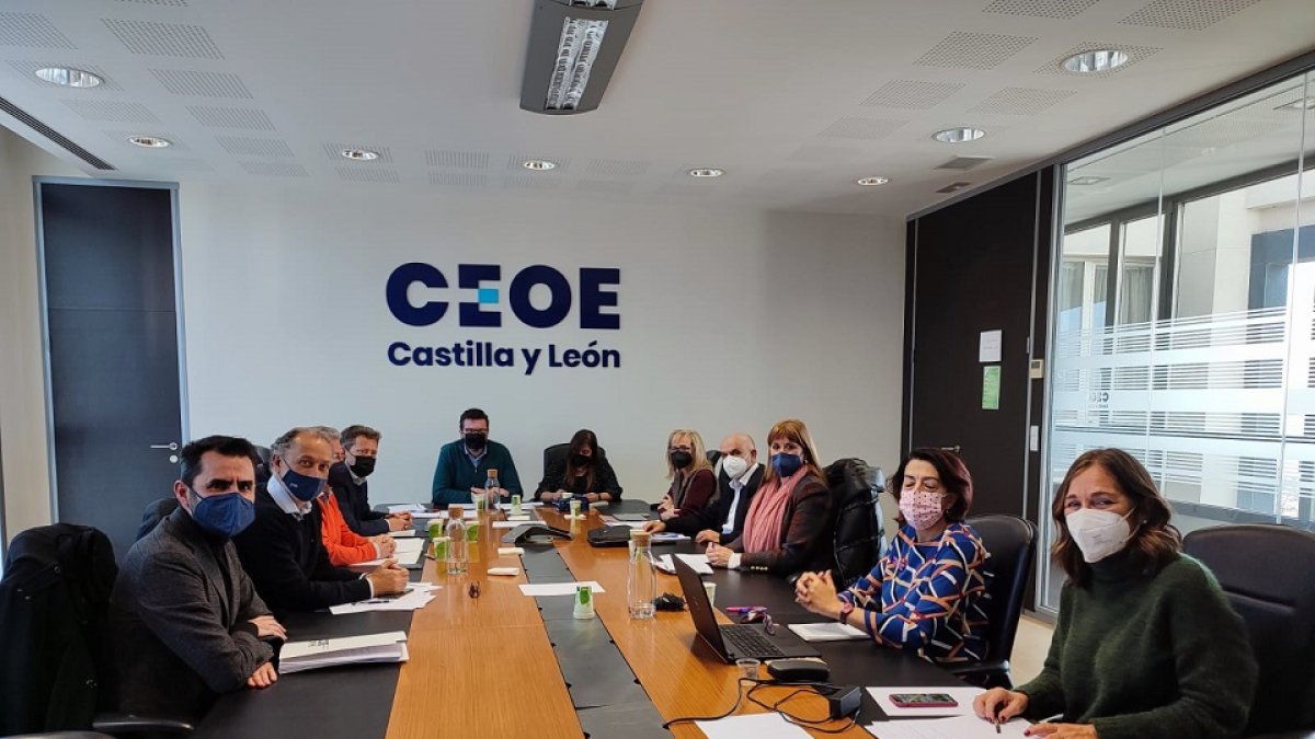 Imagen de archivo de una reunión de la Comisión de Secretarios Generales de la CEOE de Castilla y León.- E.M.