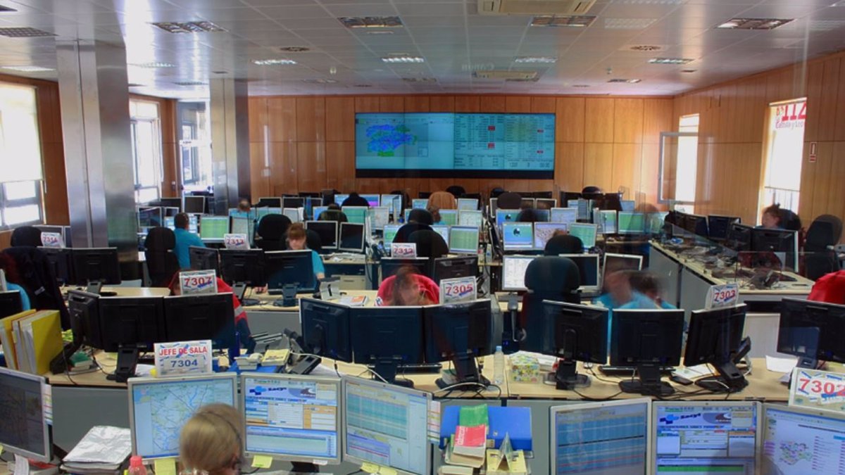 Imagen de archivo de la sala del centro de emergencias 112.- EUROPA PRESS