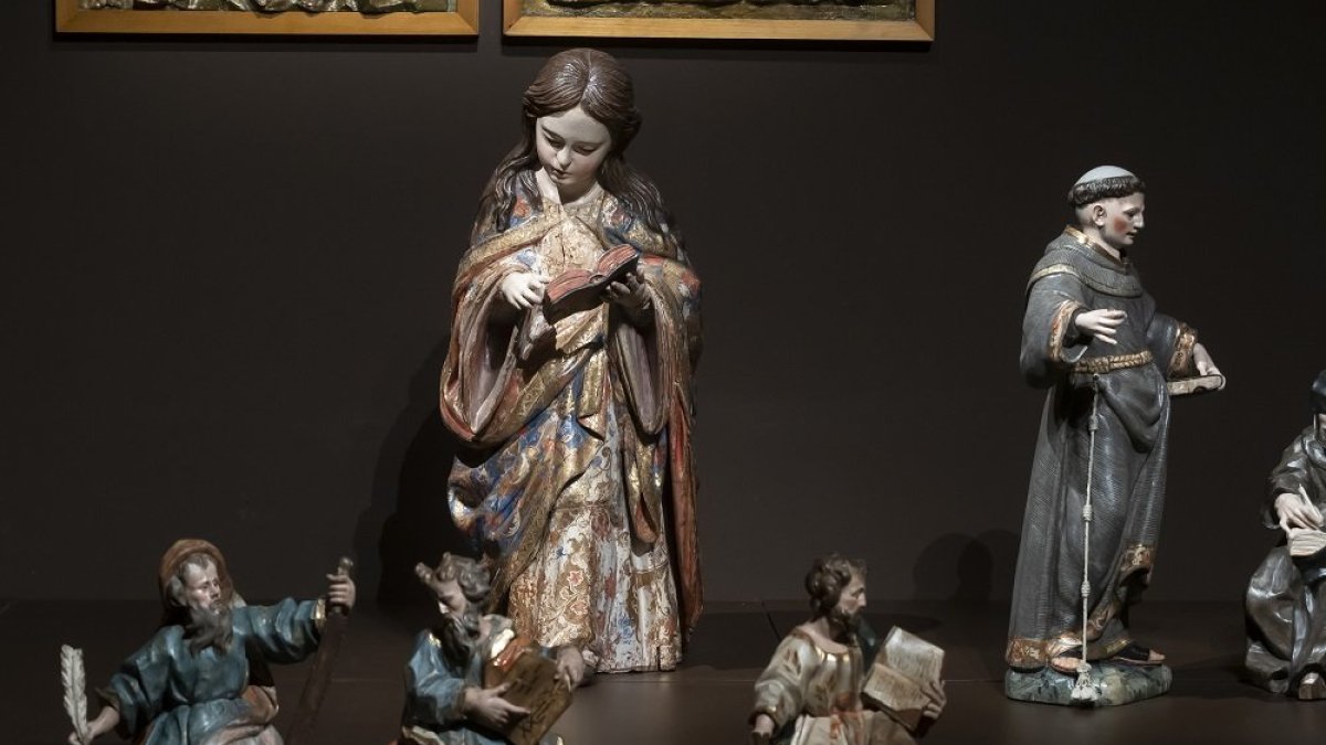 La Virgen María niña, en pie, ensimimismada en la lectura, ha conquistado al  público con 399 de los 1.841 votos recibidos.